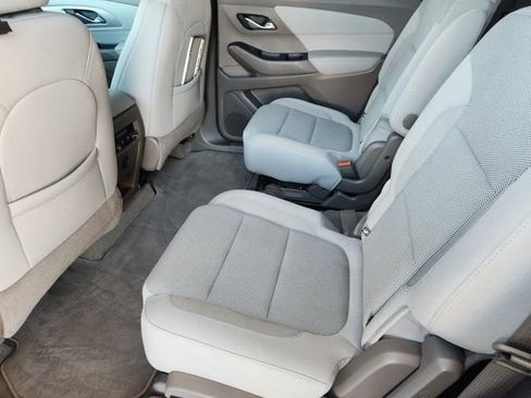 Used 2020 Chevrolet Traverse LT image 31