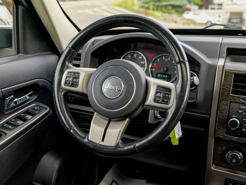 Used 2011 Jeep Liberty Limited w/ Chrome Accents Group AWD/4WD image 41