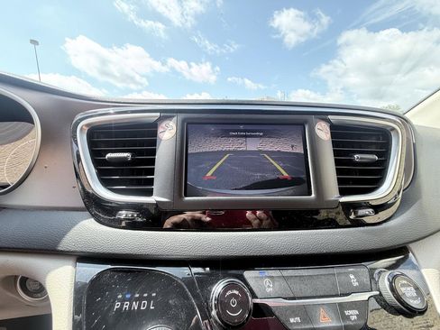 Used 2023 Chrysler Voyager LX FWD image 17