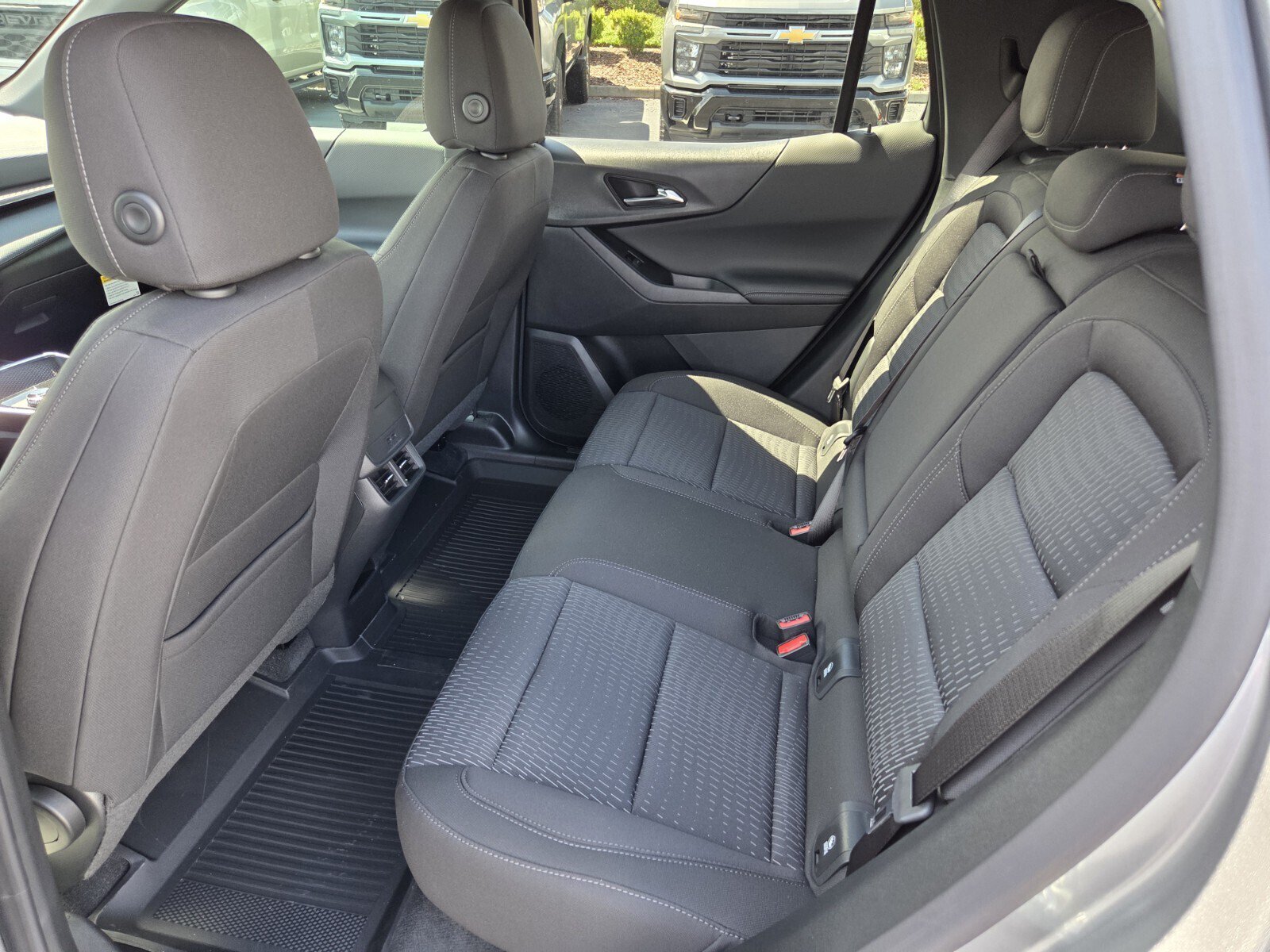 New 2027 Chevrolet Equinox LT w/ Safety and Technology Package FWD image 7