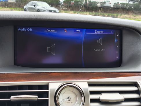 Used 2016 Lexus LS 460 w/ Comfort Package RWD image 28