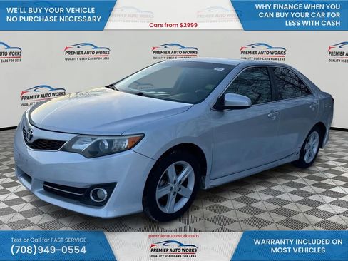Used 2014 Toyota Camry SE image 1