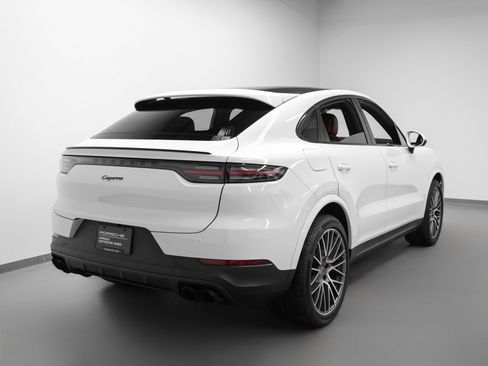 Used 2022 Porsche Cayenne Platinum Edition image 12