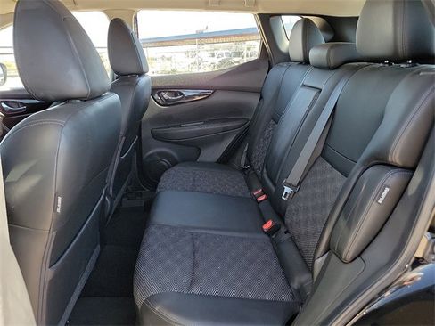 Used 2022 Nissan Rogue Sport SV w/ Technology Package image 7