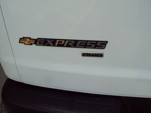 Used 2014 Chevrolet Express 1500 AWD image 40