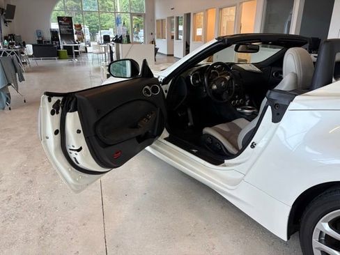 Used 2014 Nissan 370Z Touring RWD image 8