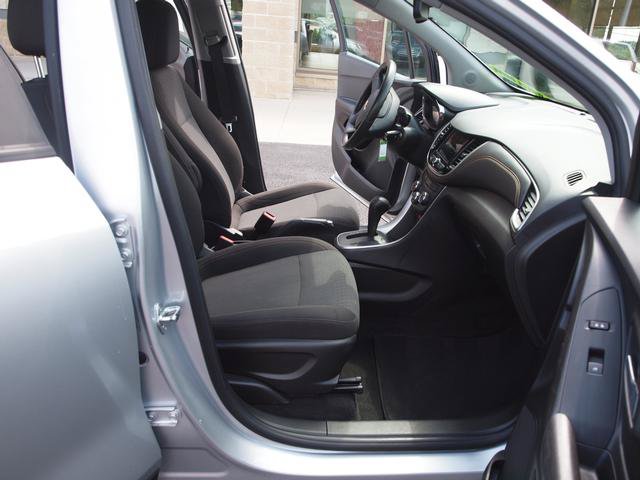 Used 2018 Chevrolet Trax LS AWD/4WD image 6