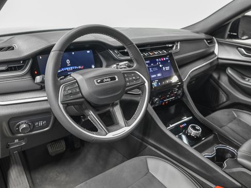 Used 2024 Jeep Grand Cherokee Altitude AWD/4WD image 15