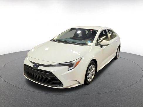 Used 2025 Toyota Corolla LE image 7