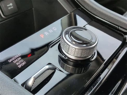 Used 2023 Jeep Grand Cherokee Limited image 32