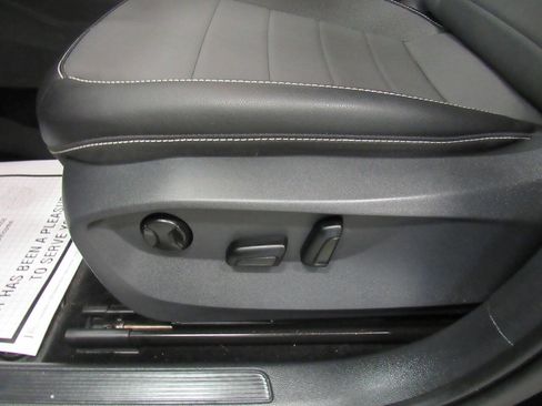 Used 2022 Volkswagen Taos SE image 28