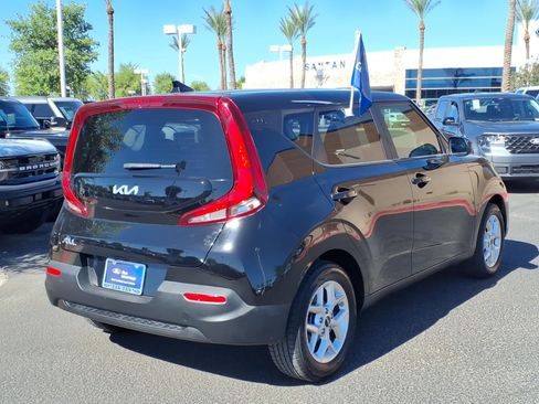 Used 2022 Kia Soul LX w/ Technology Package FWD image 4