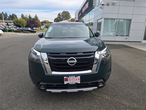 New 2025 Nissan Pathfinder Platinum image 2