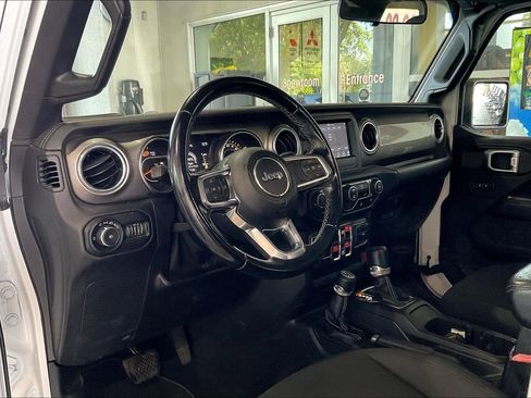 Used 2020 Jeep Wrangler Unlimited Sahara AWD/4WD image 4