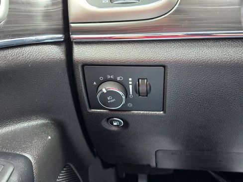 Used 2021 Jeep Grand Cherokee Limited AWD/4WD image 32