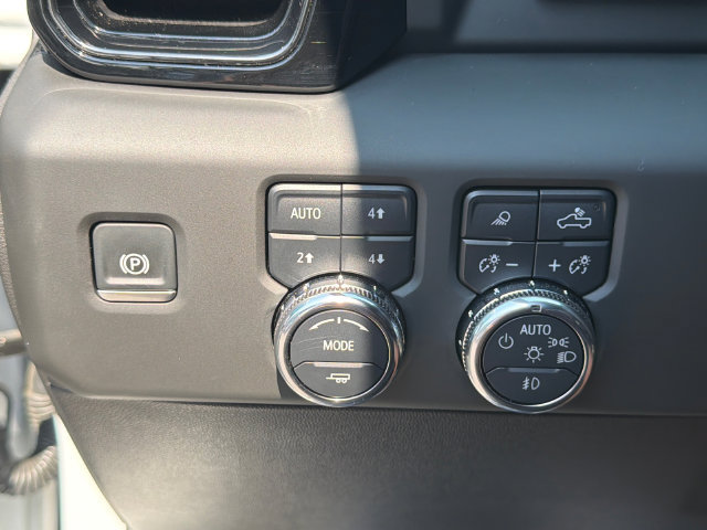 Used 2025 GMC Sierra 2500 AT4 w/ AT4 Premium Plus Package AWD/4WD image 33