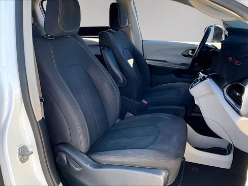 Used 2020 Chrysler Voyager LX w/ Cold Weather Group image 28