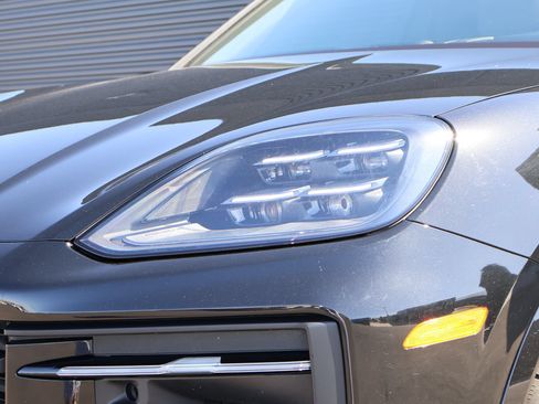 Certified 2025 Porsche Cayenne S AWD/4WD image 13