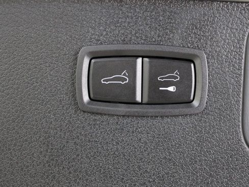 Used 2025 Porsche Macan image 17