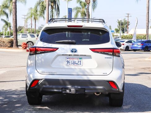Used 2023 Toyota Highlander XLE AWD/4WD image 11