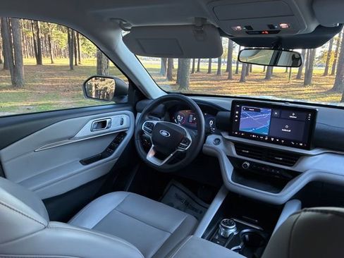 Used 2025 Ford Explorer Active w/ Active Comfort Package image 26