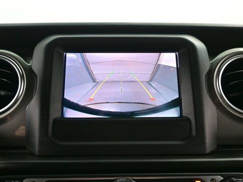 Used 2021 Jeep Wrangler Unlimited Sahara w/ Cold Weather Group AWD/4WD image 19