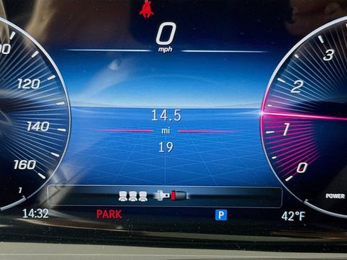 Used 2026 Mercedes-Benz GLB 250 4MATIC image 12