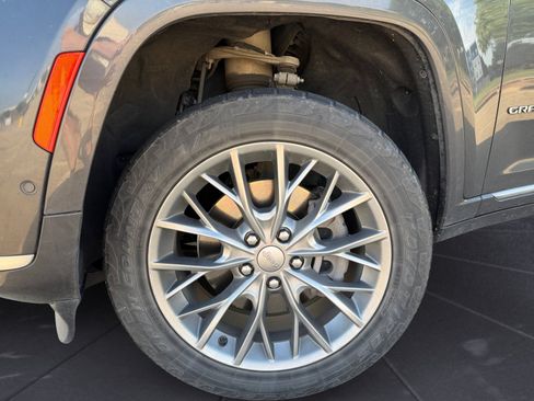 Used 2022 Jeep Grand Cherokee L Summit w/ Advanced Protech Group IV AWD/4WD image 14