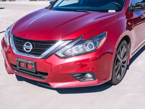 Used 2017 Nissan Altima 2.5 SR w/ Midnight Edition Package FWD image 11