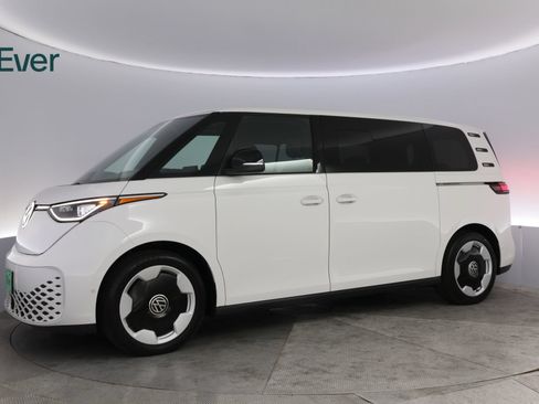 Used 2025 Volkswagen ID. Buzz Pro S RWD image 18