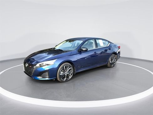 Used 2024 Nissan Altima 2.5 SR image 4