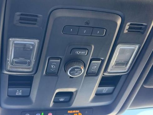 Used 2021 Chevrolet Suburban Premier w/ Premium Package image 33