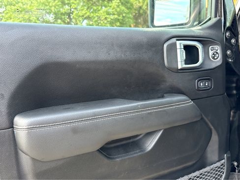 Used 2019 Jeep Wrangler Unlimited Sahara AWD/4WD image 17