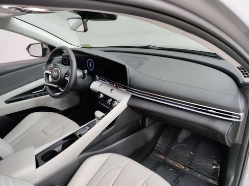 Used 2023 Hyundai Elantra Limited image 34