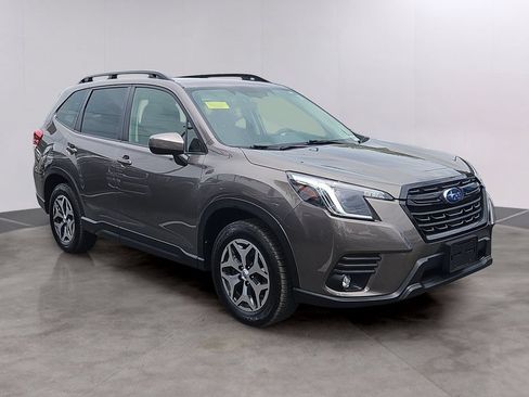 Used 2024 Subaru Forester Premium AWD/4WD image 3