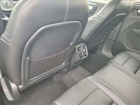 Used 2023 Volvo XC40 B5 Plus image 14