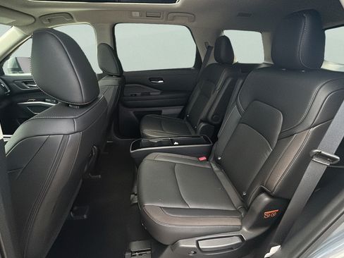 Used 2025 Nissan Pathfinder SL w/ SL Premium Package FWD image 17