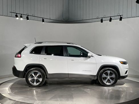 Used 2019 Jeep Cherokee Limited image 10