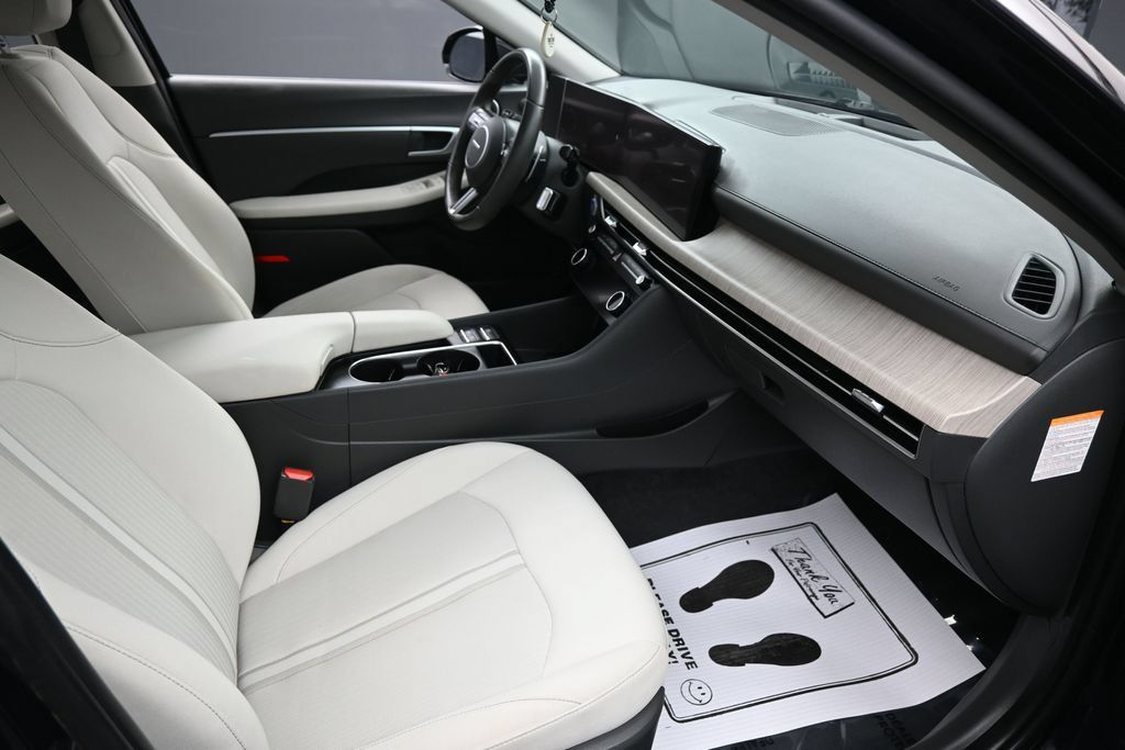Used 2025 Hyundai Sonata SEL FWD image 27