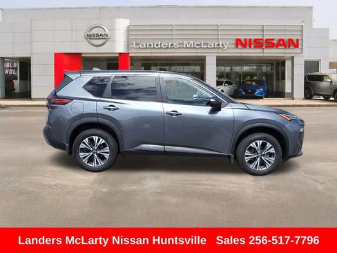 Used 2023 Nissan Rogue SV image 2