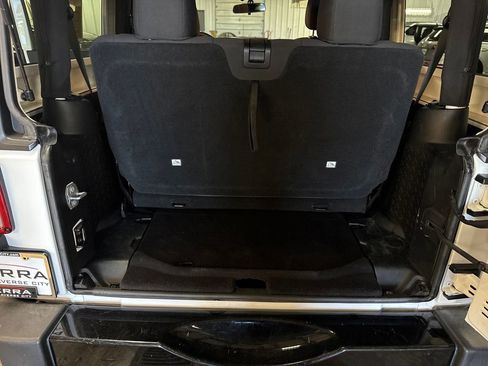 Used 2017 Jeep Wrangler Sport AWD/4WD image 28
