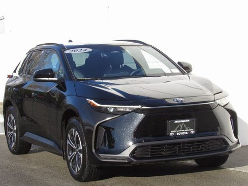 Used 2024 Toyota bZ4X XLE w/ Weather Package image 2