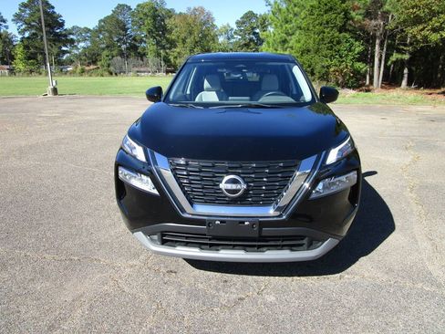 Used 2023 Nissan Rogue SV image 4