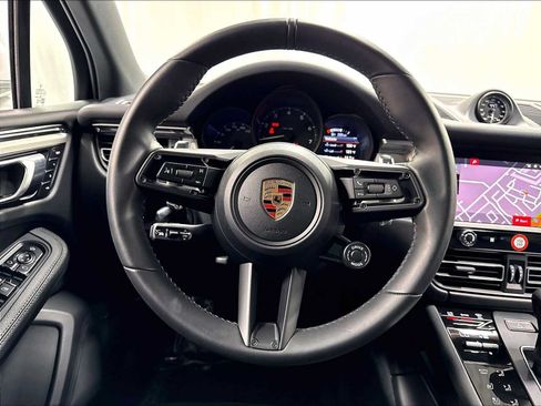 Used 2026 Porsche Macan AWD/4WD image 17