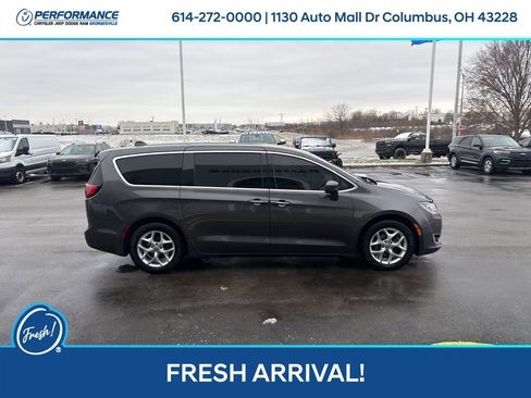 Used 2018 Chrysler Pacifica Touring Plus w/ Tire & Wheel Group image 3