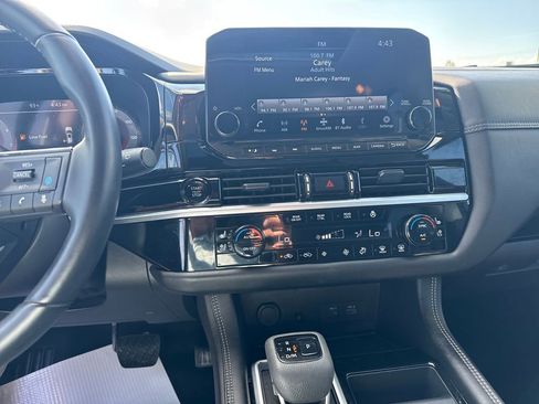 Used 2025 Nissan Pathfinder Platinum FWD image 22