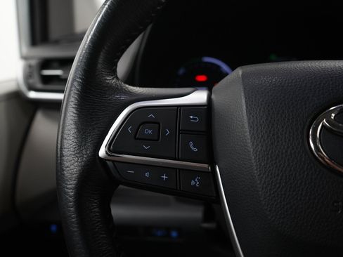 Used 2021 Toyota Sienna XLE AWD/4WD image 25