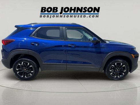 Used 2023 Chevrolet TrailBlazer LT w/ Convenience Package AWD/4WD image 2