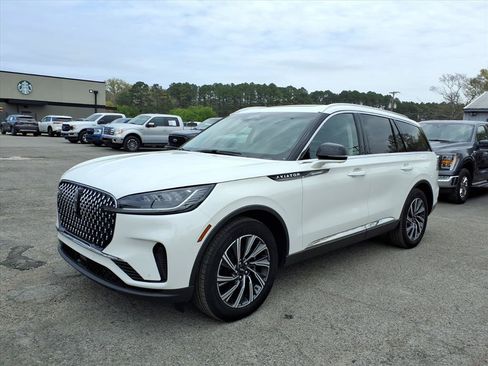 Used 2025 Lincoln Aviator AWD image 1
