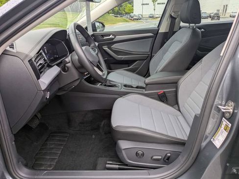 Certified 2025 Volkswagen Jetta SE FWD image 21